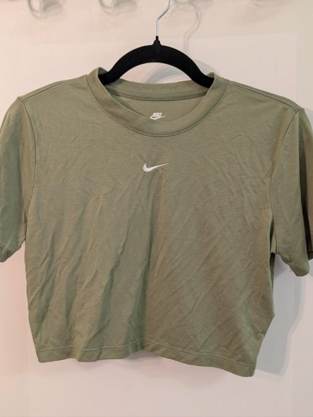 Nike Sportswear Essential Slim Fit Cropped Tee Sage Green XL